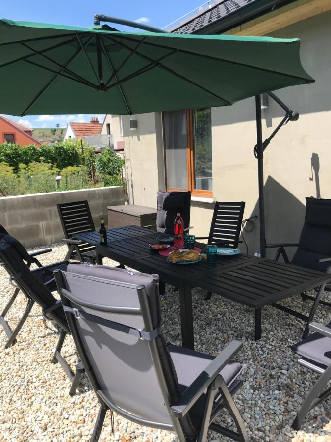 Prazdninovy Dum Na Palave S Vinnym Sklepem Milovice  Exterior photo
